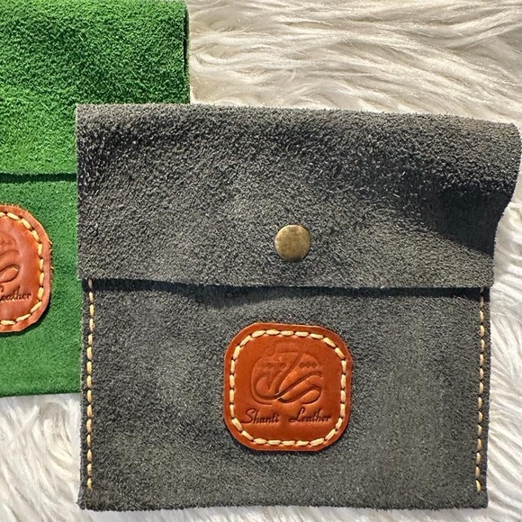 3 passport holders - Picture 2 of 3